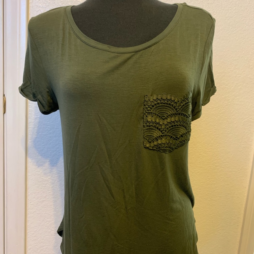 Kohl’s Army Green T-Shirt With Lace Pocket